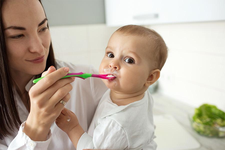 mother-feed-cute-baby-with-spoon